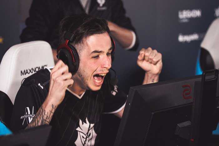 也是在更衣 也是在更衣