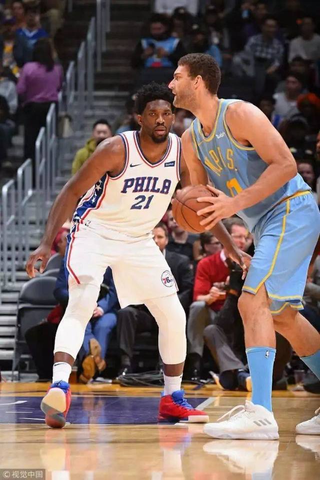 件更加引人 件更加引人