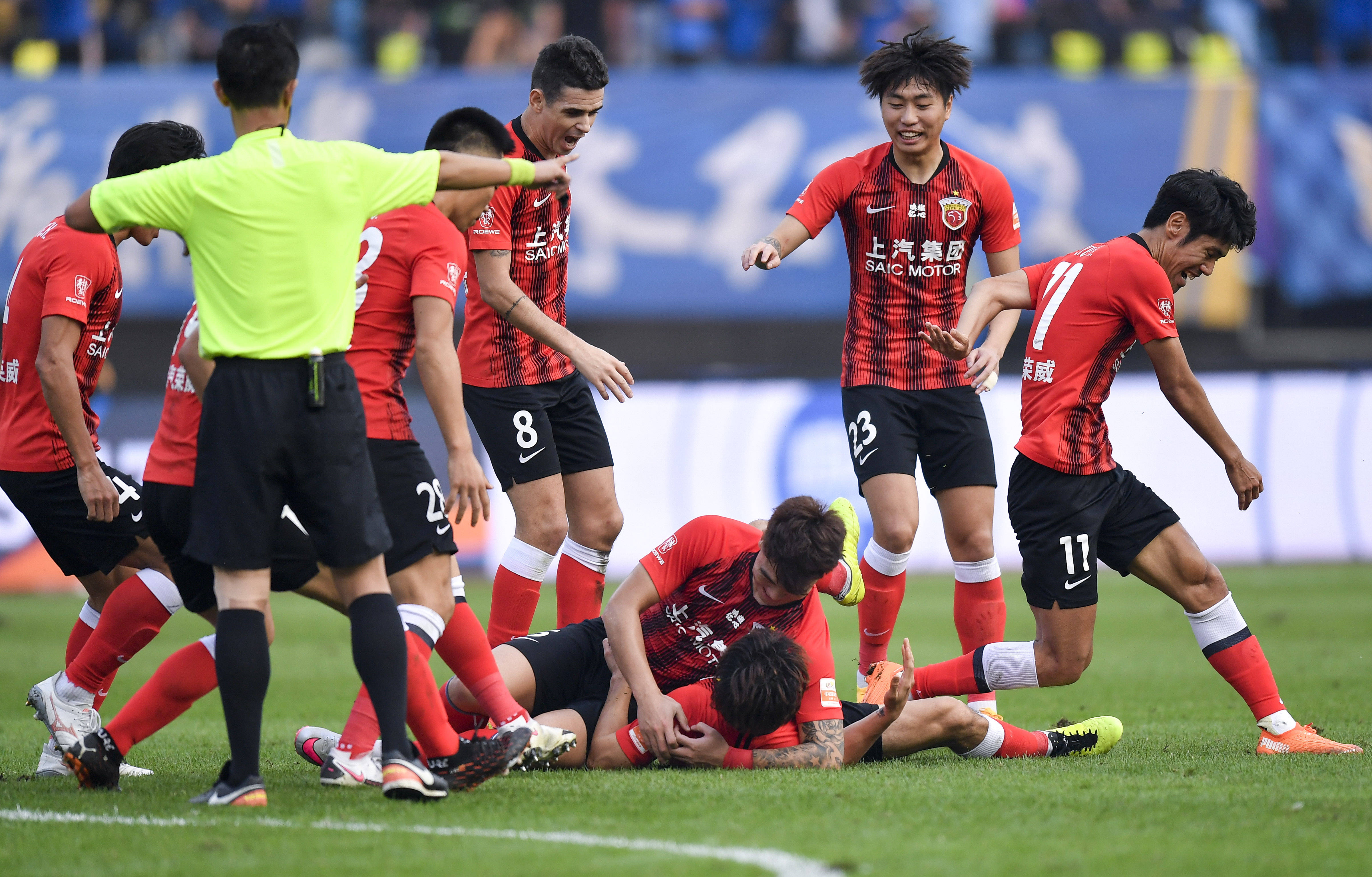 育互动和交 育互动和交